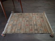 画像5: 新品 ペルシャ ギャッベ 玄関 マット 90cm サイズ 87 x 60 cm C97 肉厚 ウール ハンドメイド ギャベ 手織り トライバル ラグ 天然 敷物 カーペット 茶 灰 マルチカラー 生命の木 玄関ドアマットのアクセントに (5)