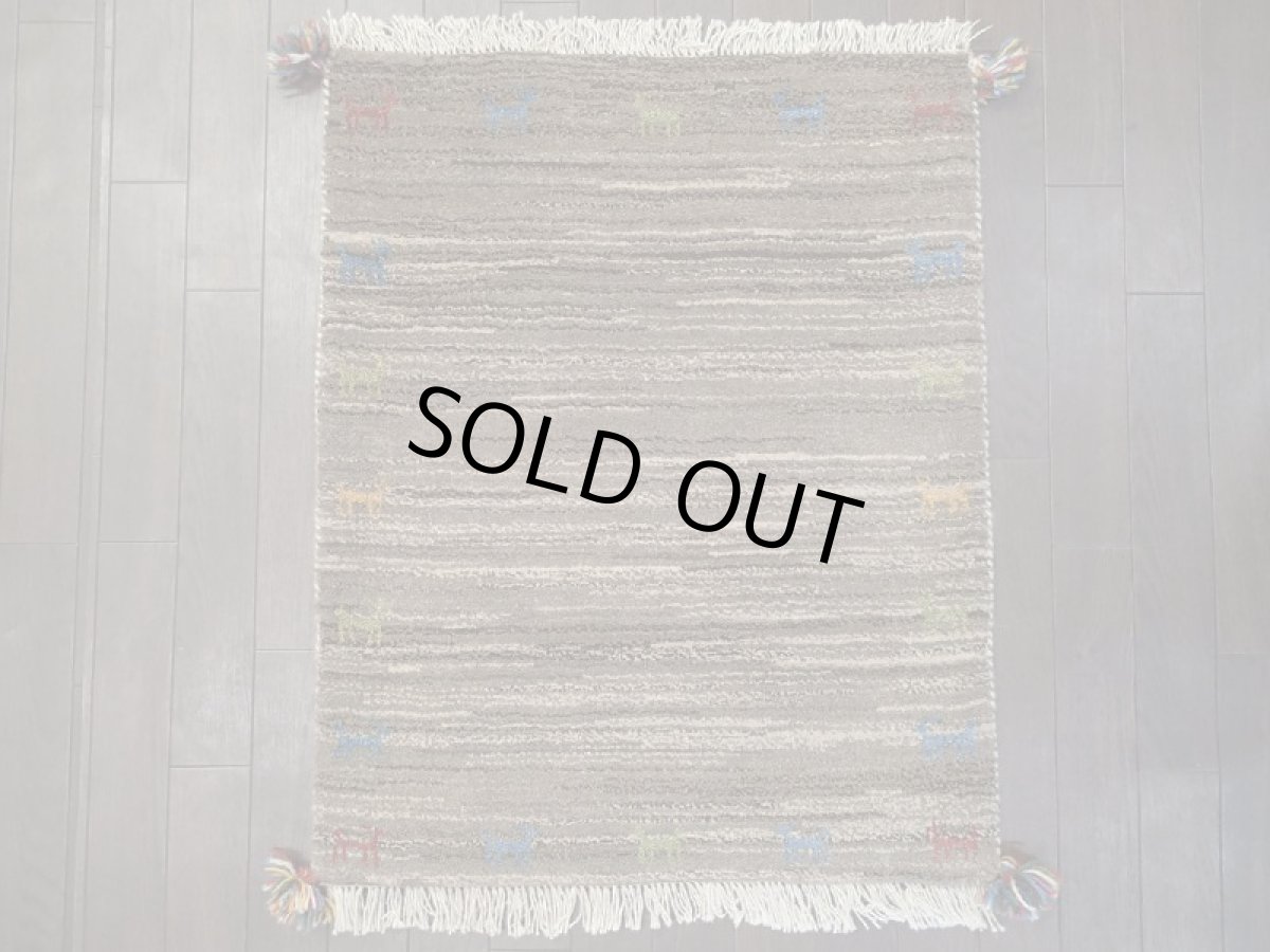 画像2: 新品 ペルシャ ギャッベ 玄関 マット 90cm サイズ 80 x 64 cm C99 肉厚 ウール ハンドメイド ギャベ 手織り トライバル ラグ 天然 敷物 カーペット 茶 灰 マルチカラー 鹿 玄関ドアマットのアクセントに (2)