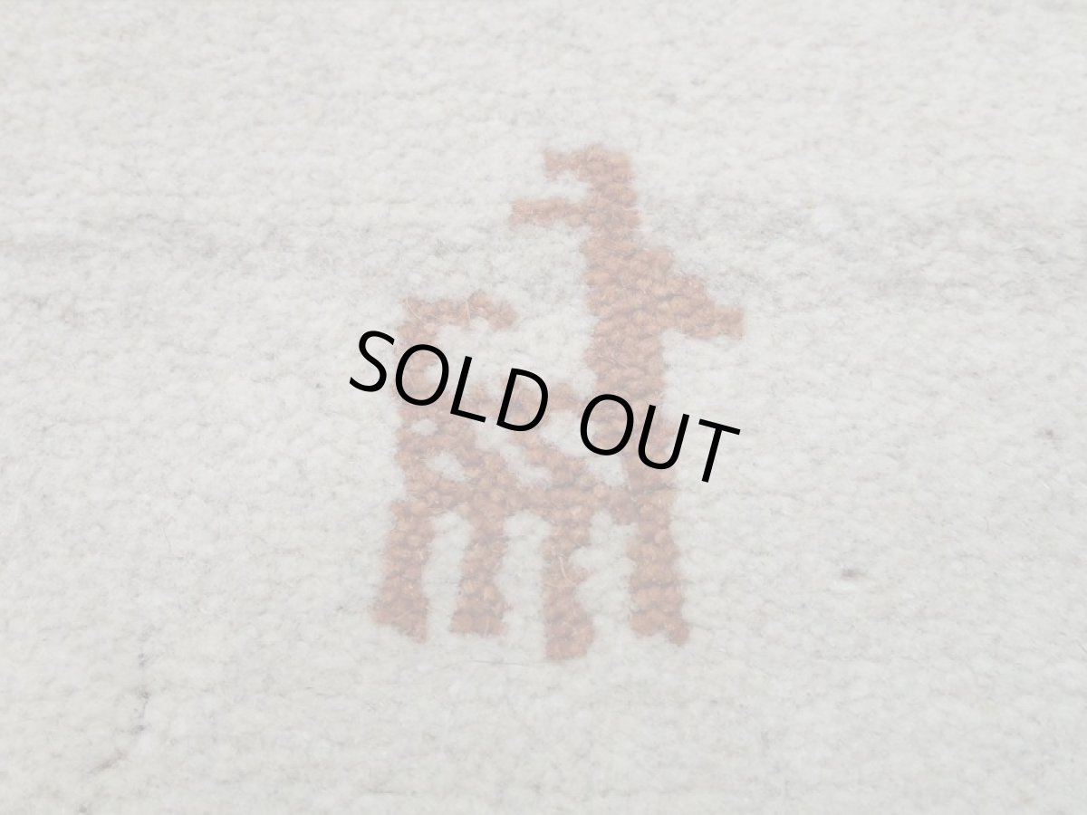 画像13: 新品 ペルシャ ギャッベ 玄関 マット 90cm サイズ 89 x 62 cm C92 肉厚 ウール ハンドメイド ギャベ 手織り トライバル ラグ 天然 敷物 カーペット こげ茶 グレー クリーム 鹿 玄関ドアマットのアクセントに (13)