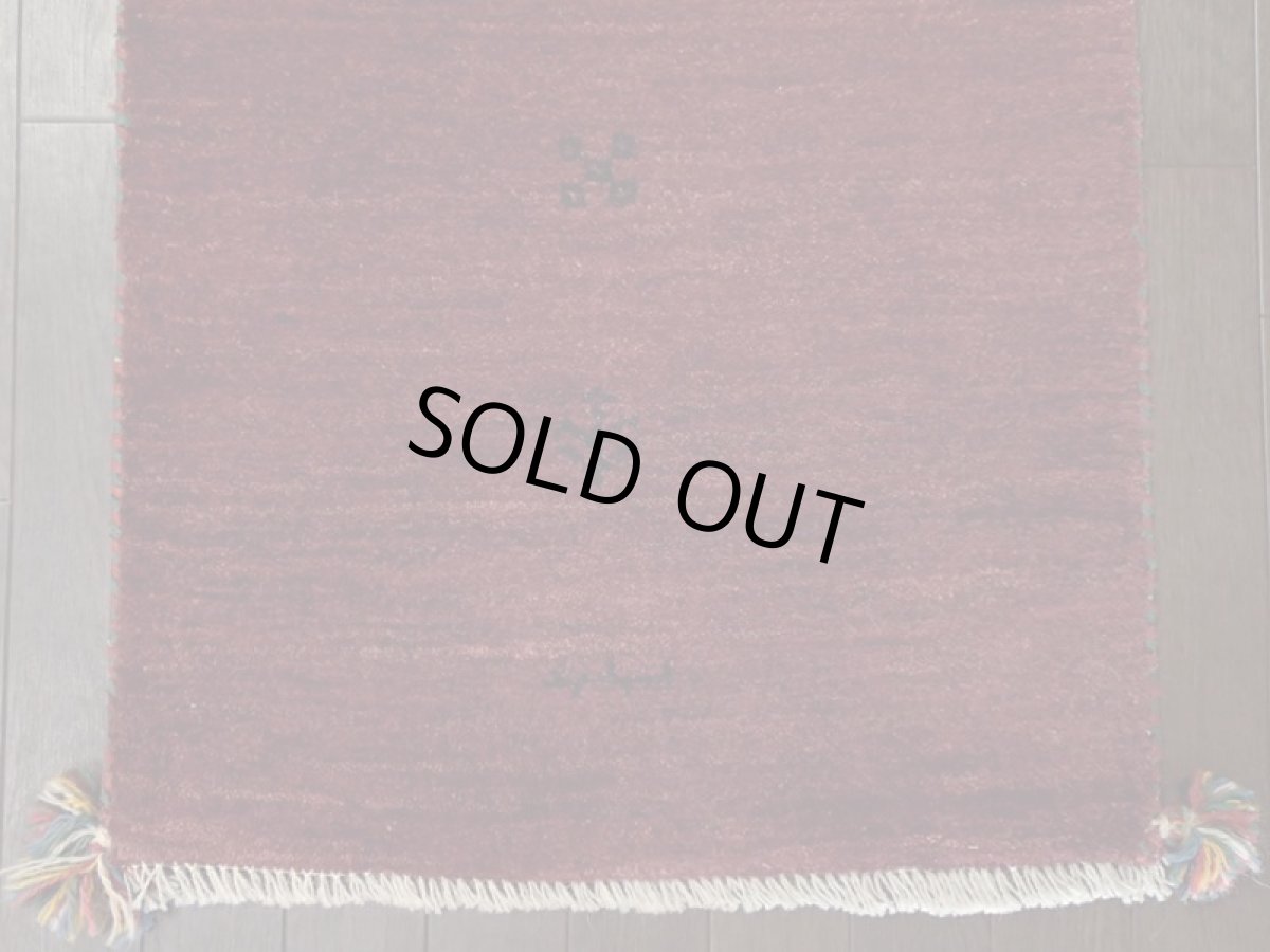 画像8: 新品 ペルシャ ギャッベ 玄関 マット 90cm サイズ 93 x 56 cm C96 肉厚 ウール ハンドメイド ギャベ 手織り トライバル ラグ 天然 敷物 カーペット ワインレッド 鹿 生命の木 玄関ドアマットのアクセントに (8)