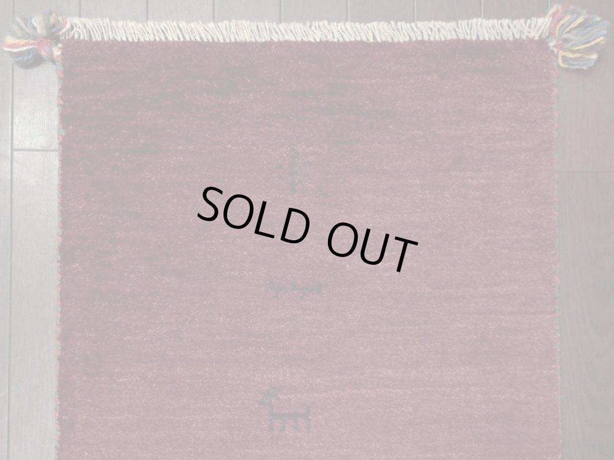 画像6: 新品 ペルシャ ギャッベ 玄関 マット 90cm サイズ 93 x 56 cm C96 肉厚 ウール ハンドメイド ギャベ 手織り トライバル ラグ 天然 敷物 カーペット ワインレッド 鹿 生命の木 玄関ドアマットのアクセントに (6)