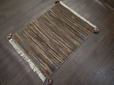 画像4: 新品 ペルシャ ギャッベ 玄関 マット 90cm サイズ 80 x 64 cm C99 肉厚 ウール ハンドメイド ギャベ 手織り トライバル ラグ 天然 敷物 カーペット 茶 灰 マルチカラー 鹿 玄関ドアマットのアクセントに (4)