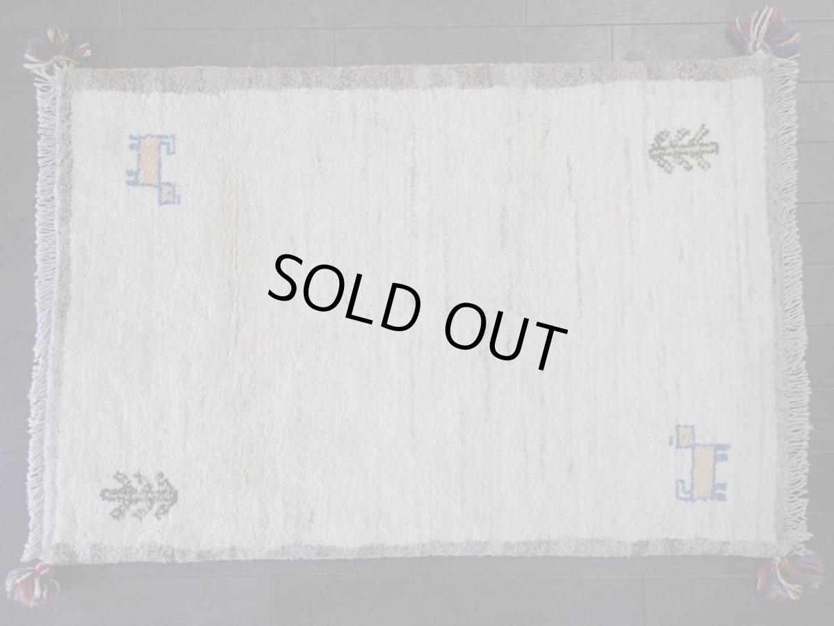 画像3: 新品 ペルシャ ギャッベ 玄関 マット 90cm サイズ 91 x 61 cm C104 肉厚 ウール ハンドメイド ギャベ 手織り トライバル ラグ 天然 敷物 カーペット クリーム 灰 動物 生命の樹 玄関ドアマットのアクセントに (3)