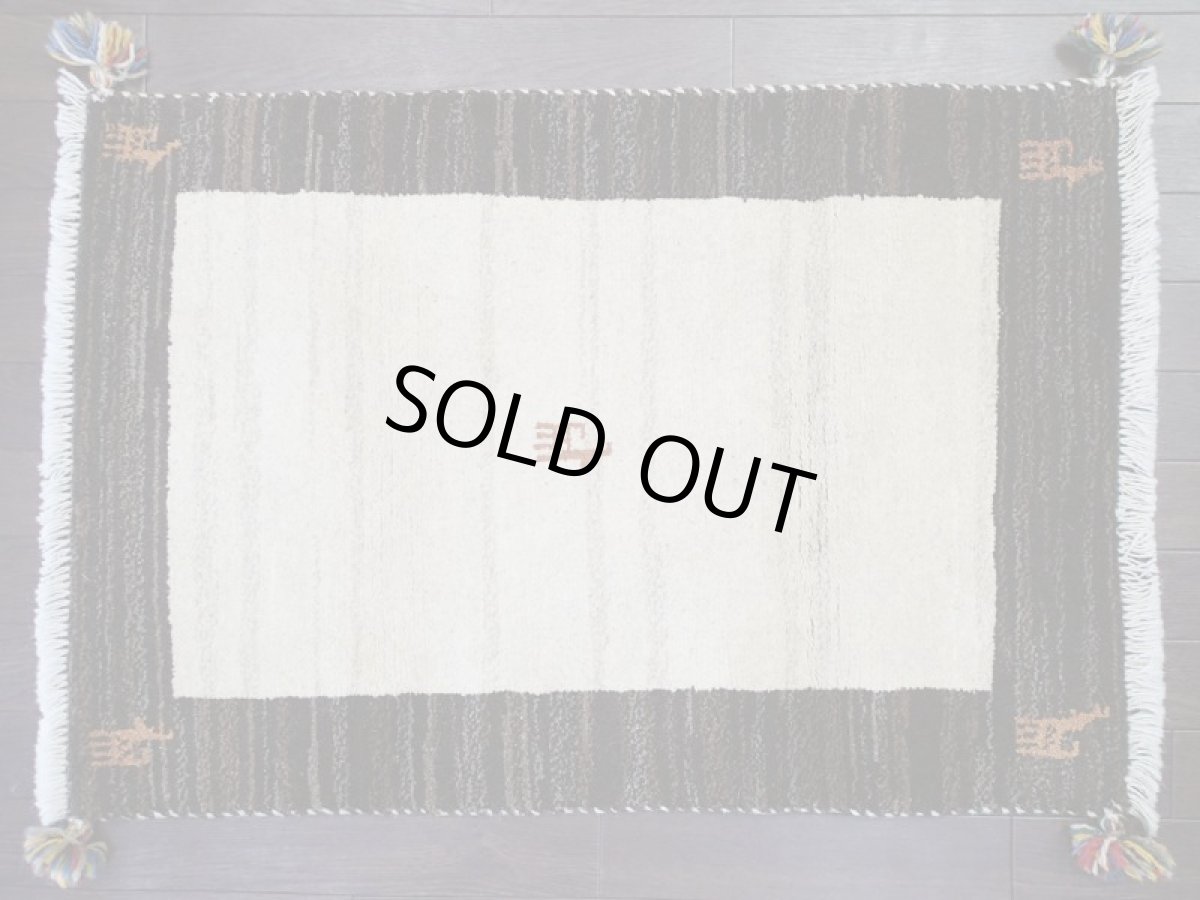 画像3: 新品 ペルシャ ギャッベ 玄関 マット 90cm サイズ 89 x 62 cm C92 肉厚 ウール ハンドメイド ギャベ 手織り トライバル ラグ 天然 敷物 カーペット こげ茶 グレー クリーム 鹿 玄関ドアマットのアクセントに (3)