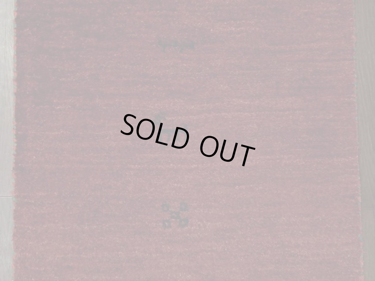 画像7: 新品 ペルシャ ギャッベ 玄関 マット 90cm サイズ 93 x 56 cm C96 肉厚 ウール ハンドメイド ギャベ 手織り トライバル ラグ 天然 敷物 カーペット ワインレッド 鹿 生命の木 玄関ドアマットのアクセントに (7)