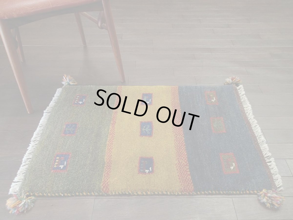 画像5: 新品 ペルシャ ギャッベ 玄関 マット 90cm サイズ 86 x 58 cm C112 肉厚 ウール ハンドメイド ギャベ 手織り トライバル ラグ 天然 敷物 カーペット 藍 紺 黄土色 緑 動物 生命の樹 玄関ドアマットのアクセントに (5)