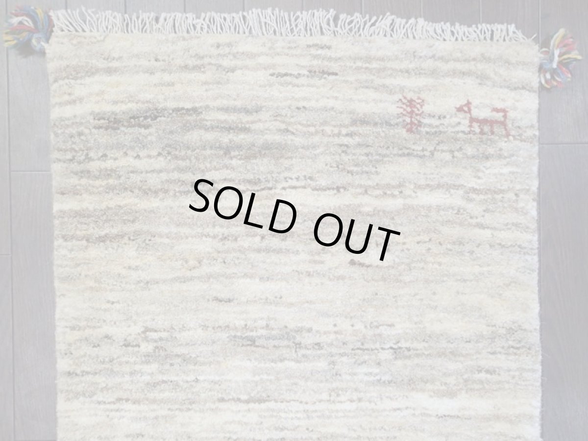 画像7: 新品 ペルシャ ギャッベ 玄関 マット 90cm サイズ 87 x 62 cm C111 肉厚 ウール ハンドメイド ギャベ 手織り トライバル ラグ 天然 敷物 カーペット 生成り クリーム 赤 動物 生命の樹 玄関ドアマットのアクセントに (7)