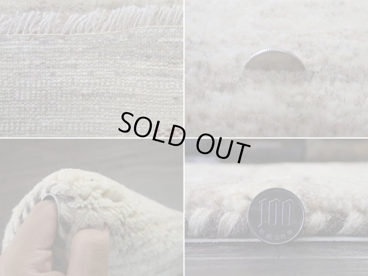 画像20: 新品 ペルシャ ギャッベ 玄関 マット 90cm サイズ 91 x 57 cm C110 肉厚 ウール ハンドメイド ギャベ 手織り トライバル ラグ 天然 敷物 カーペット 生成り クリーム 赤 動物 生命の樹 玄関ドアマットのアクセントに (20)