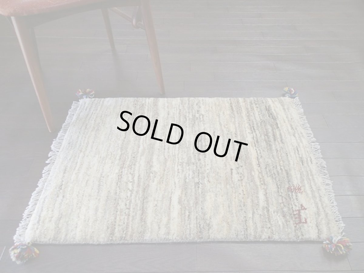 画像5: 新品 ペルシャ ギャッベ 玄関 マット 90cm サイズ 87 x 62 cm C111 肉厚 ウール ハンドメイド ギャベ 手織り トライバル ラグ 天然 敷物 カーペット 生成り クリーム 赤 動物 生命の樹 玄関ドアマットのアクセントに (5)