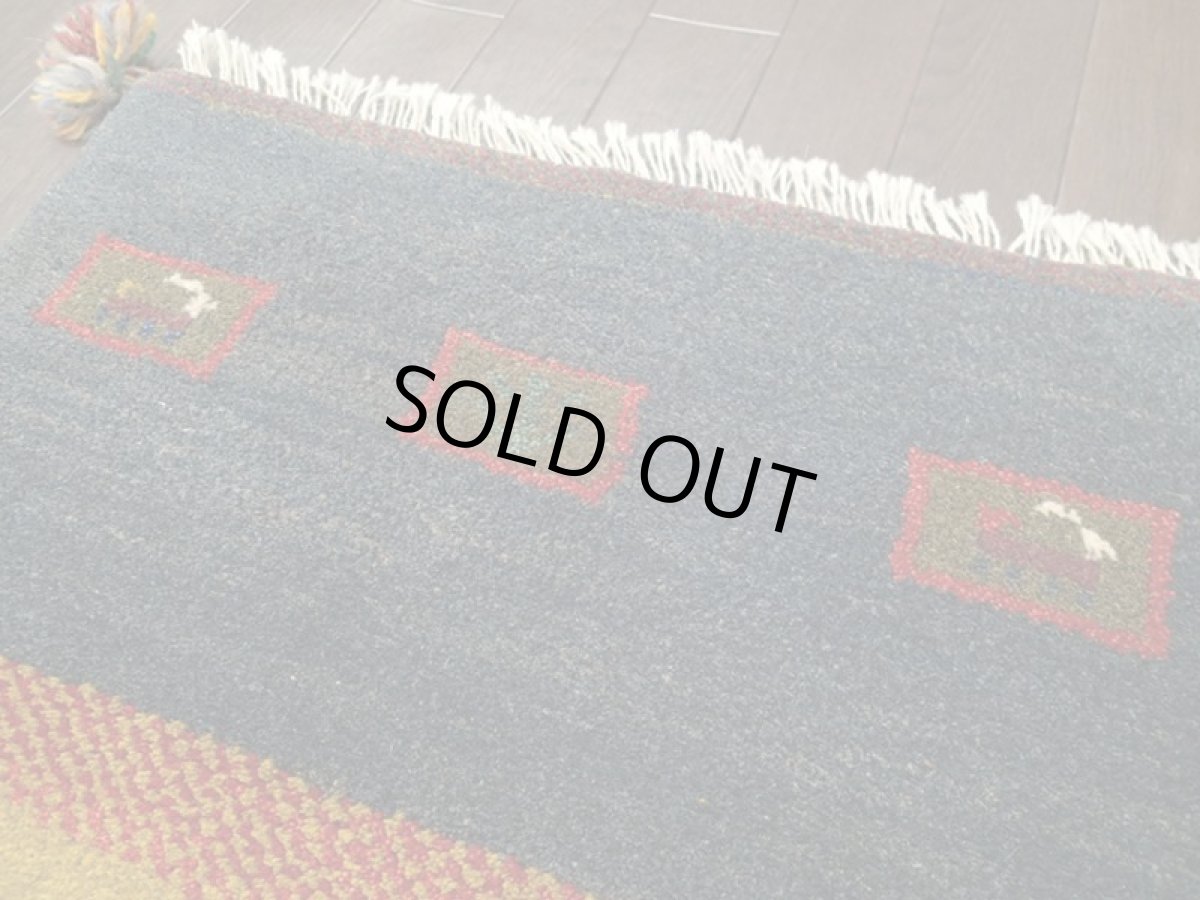 画像11: 新品 ペルシャ ギャッベ 玄関 マット 90cm サイズ 86 x 58 cm C112 肉厚 ウール ハンドメイド ギャベ 手織り トライバル ラグ 天然 敷物 カーペット 藍 紺 黄土色 緑 動物 生命の樹 玄関ドアマットのアクセントに (11)