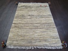 画像6: 新品 ペルシャ ギャッベ 玄関 マット 90cm サイズ 87 x 62 cm C111 肉厚 ウール ハンドメイド ギャベ 手織り トライバル ラグ 天然 敷物 カーペット 生成り クリーム 赤 動物 生命の樹 玄関ドアマットのアクセントに (6)