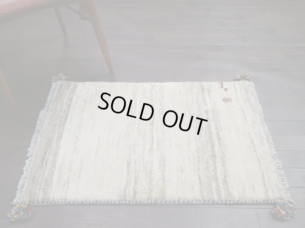 画像5: 新品 ペルシャ ギャッベ 玄関 マット 90cm サイズ 91 x 57 cm C110 肉厚 ウール ハンドメイド ギャベ 手織り トライバル ラグ 天然 敷物 カーペット 生成り クリーム 赤 動物 生命の樹 玄関ドアマットのアクセントに (5)