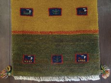 画像10: 新品 ペルシャ ギャッベ 玄関 マット 90cm サイズ 86 x 58 cm C112 肉厚 ウール ハンドメイド ギャベ 手織り トライバル ラグ 天然 敷物 カーペット 藍 紺 黄土色 緑 動物 生命の樹 玄関ドアマットのアクセントに (10)