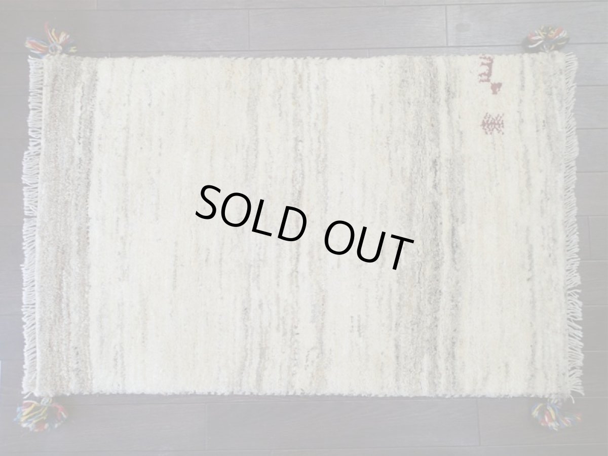 画像3: 新品 ペルシャ ギャッベ 玄関 マット 90cm サイズ 91 x 57 cm C110 肉厚 ウール ハンドメイド ギャベ 手織り トライバル ラグ 天然 敷物 カーペット 生成り クリーム 赤 動物 生命の樹 玄関ドアマットのアクセントに (3)