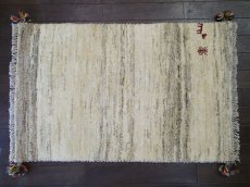 画像3: 新品 ペルシャ ギャッベ 玄関 マット 90cm サイズ 91 x 57 cm C110 肉厚 ウール ハンドメイド ギャベ 手織り トライバル ラグ 天然 敷物 カーペット 生成り クリーム 赤 動物 生命の樹 玄関ドアマットのアクセントに (3)