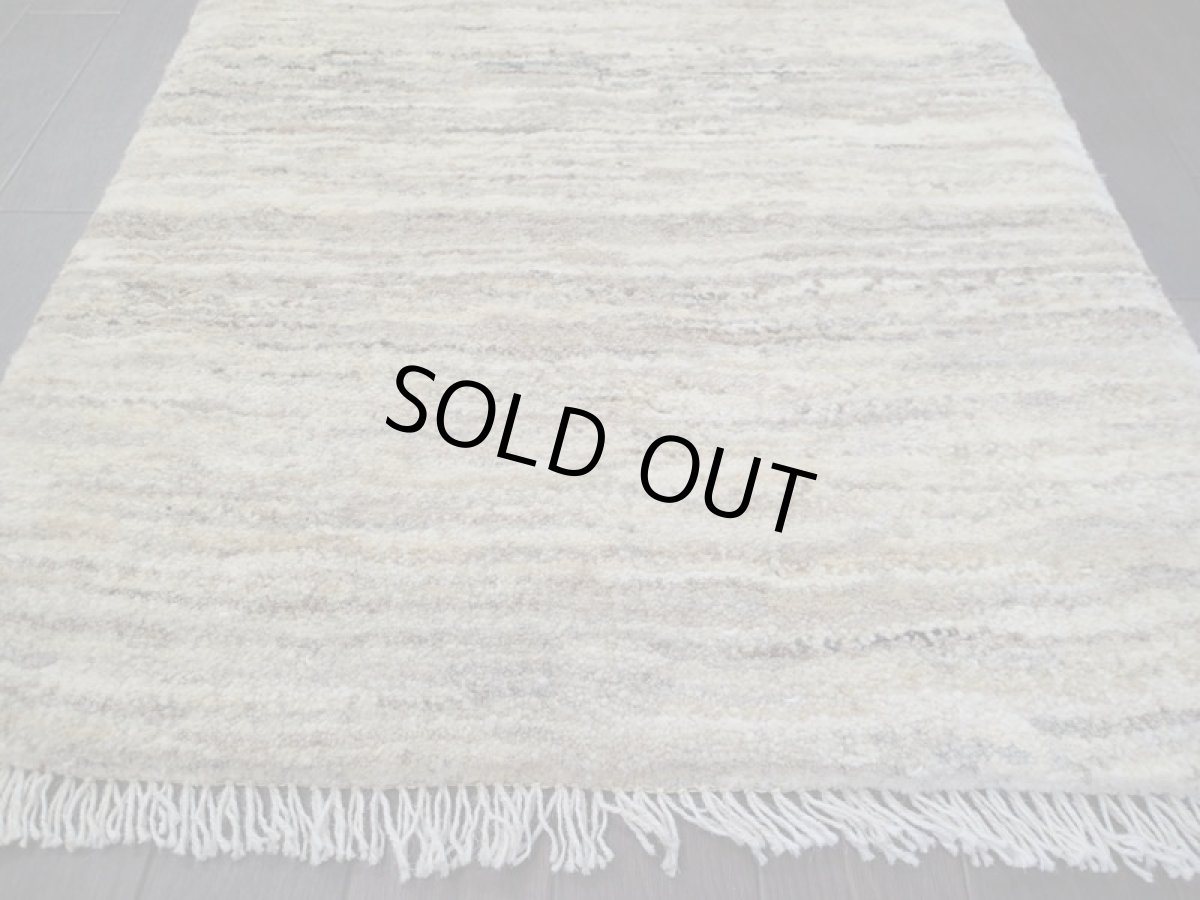 画像9: 新品 ペルシャ ギャッベ 玄関 マット 90cm サイズ 87 x 62 cm C111 肉厚 ウール ハンドメイド ギャベ 手織り トライバル ラグ 天然 敷物 カーペット 生成り クリーム 赤 動物 生命の樹 玄関ドアマットのアクセントに (9)