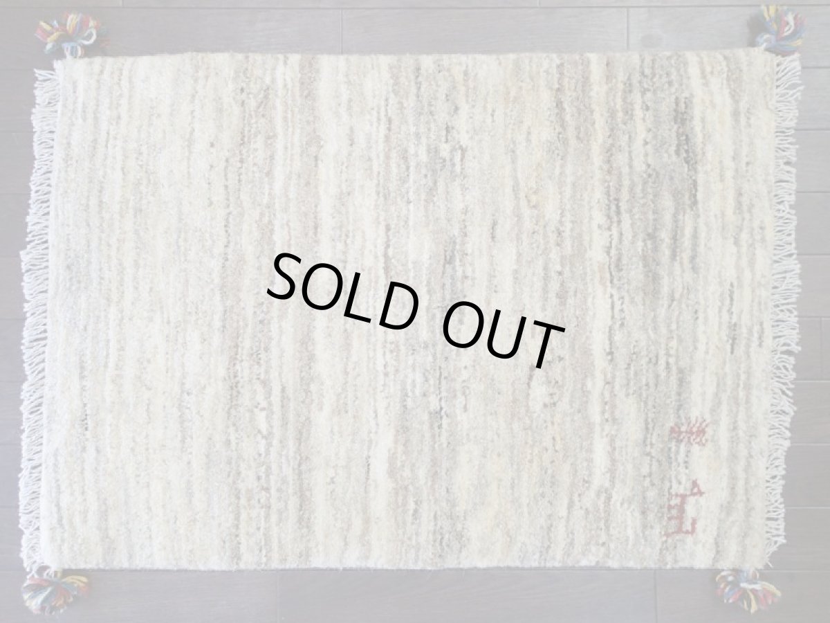 画像3: 新品 ペルシャ ギャッベ 玄関 マット 90cm サイズ 87 x 62 cm C111 肉厚 ウール ハンドメイド ギャベ 手織り トライバル ラグ 天然 敷物 カーペット 生成り クリーム 赤 動物 生命の樹 玄関ドアマットのアクセントに (3)