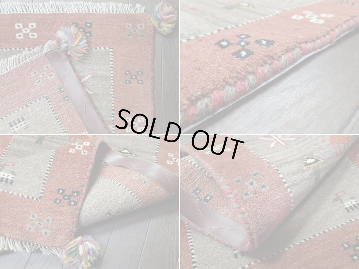 画像19: 新品 ペルシャ ギャッベ 玄関 マット 90cm サイズ 95 x 58 cm E101 肉厚 ウール ハンドメイド ギャベ 手織り トライバル ラグ 天然 敷物 カーペット 灰 茶 スモーキーピンク ラクダ 鹿 動物 生命の樹 玄関ドアマットのアクセントに (19)