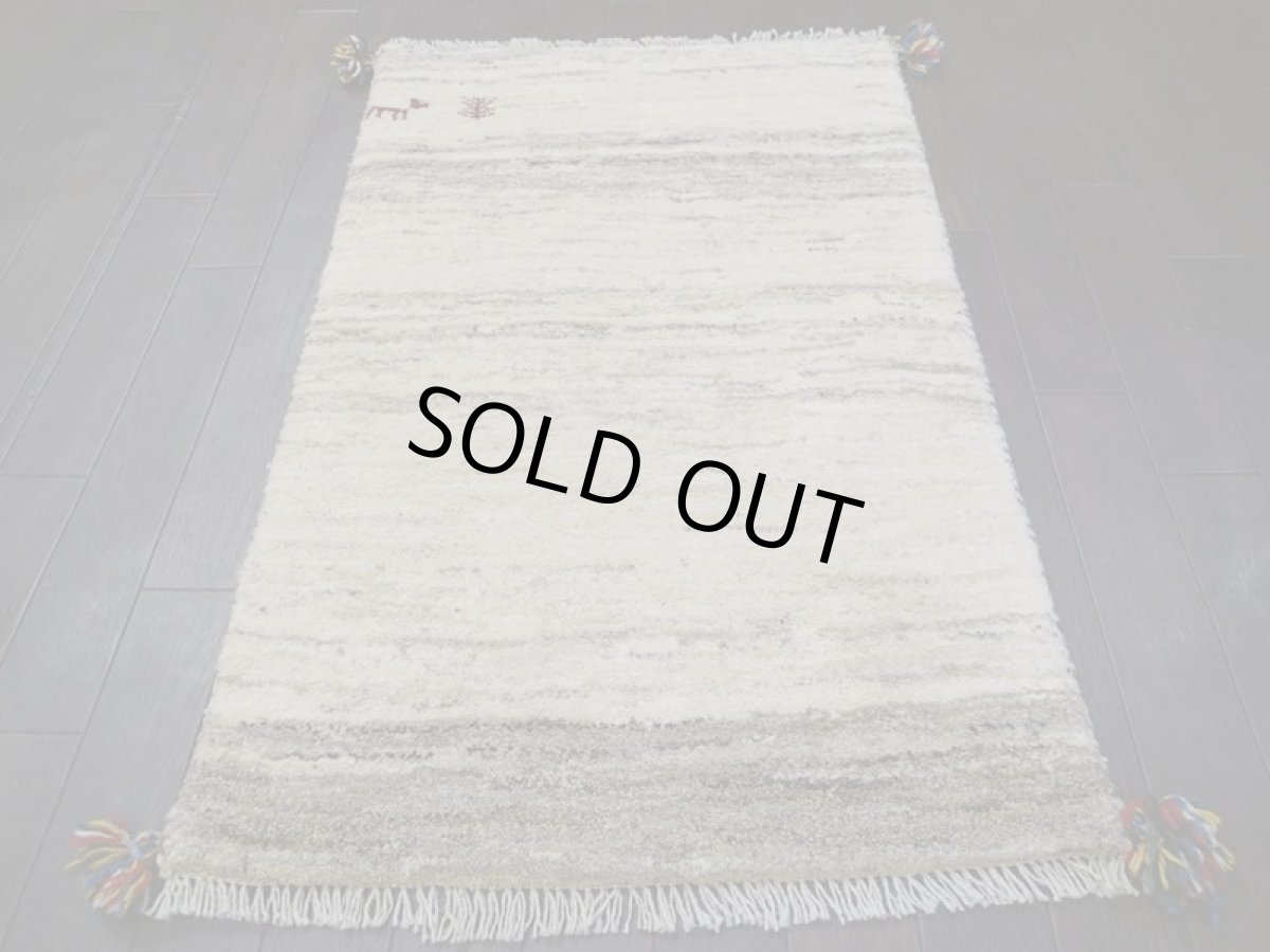 画像6: 新品 ペルシャ ギャッベ 玄関 マット 90cm サイズ 91 x 57 cm C110 肉厚 ウール ハンドメイド ギャベ 手織り トライバル ラグ 天然 敷物 カーペット 生成り クリーム 赤 動物 生命の樹 玄関ドアマットのアクセントに (6)