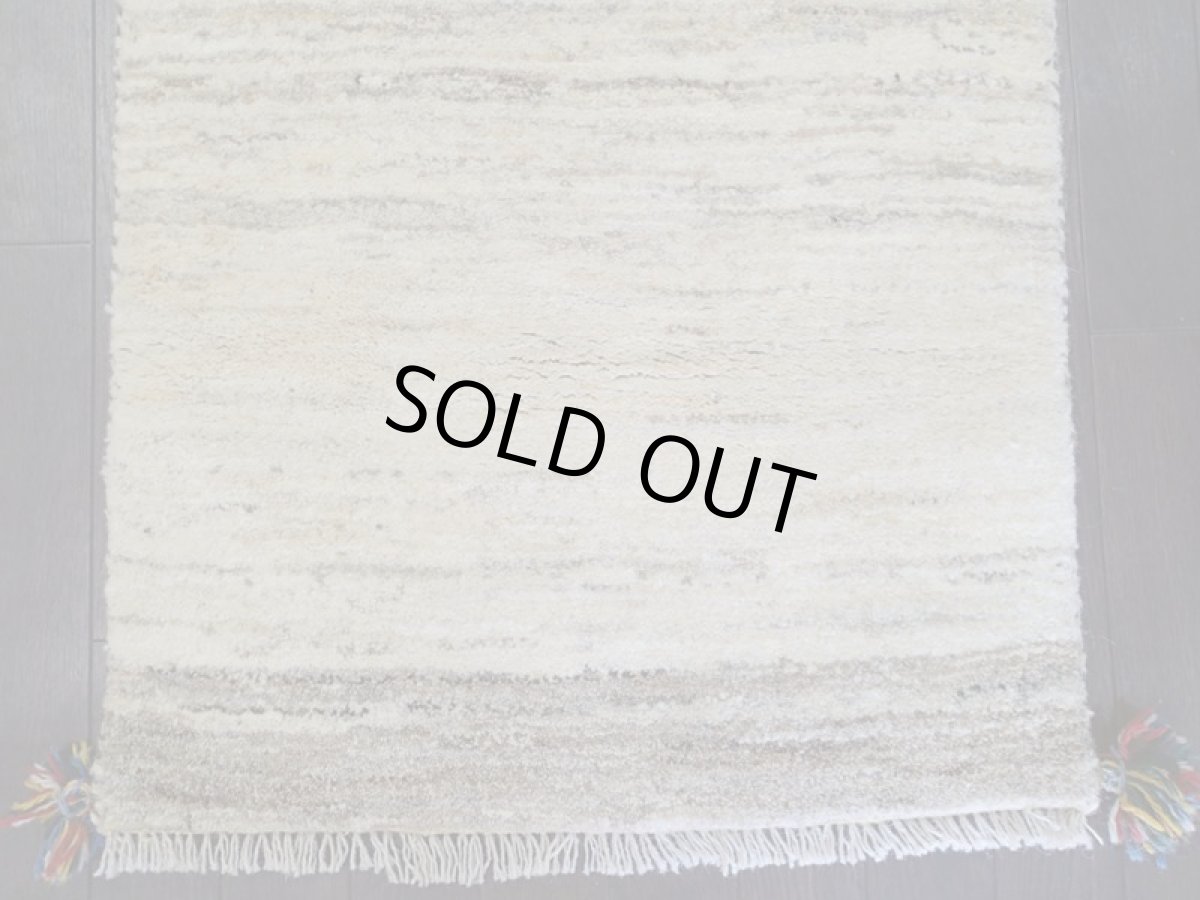 画像8: 新品 ペルシャ ギャッベ 玄関 マット 90cm サイズ 91 x 57 cm C110 肉厚 ウール ハンドメイド ギャベ 手織り トライバル ラグ 天然 敷物 カーペット 生成り クリーム 赤 動物 生命の樹 玄関ドアマットのアクセントに (8)