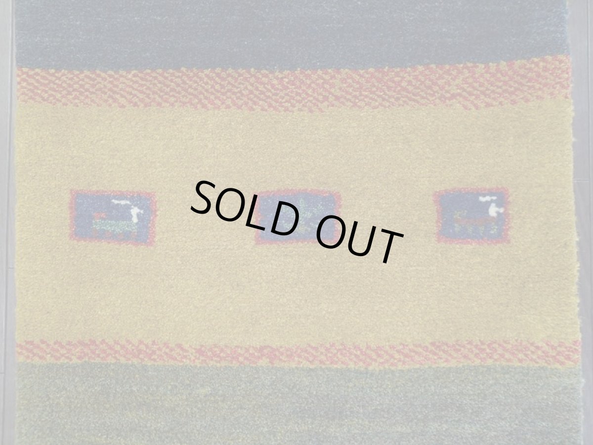 画像9: 新品 ペルシャ ギャッベ 玄関 マット 90cm サイズ 86 x 58 cm C112 肉厚 ウール ハンドメイド ギャベ 手織り トライバル ラグ 天然 敷物 カーペット 藍 紺 黄土色 緑 動物 生命の樹 玄関ドアマットのアクセントに (9)