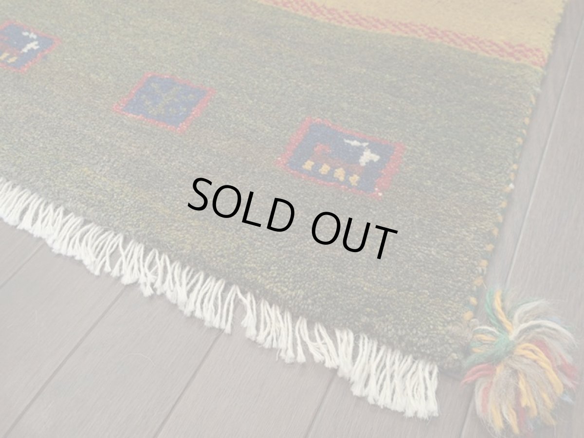 画像13: 新品 ペルシャ ギャッベ 玄関 マット 90cm サイズ 86 x 58 cm C112 肉厚 ウール ハンドメイド ギャベ 手織り トライバル ラグ 天然 敷物 カーペット 藍 紺 黄土色 緑 動物 生命の樹 玄関ドアマットのアクセントに (13)