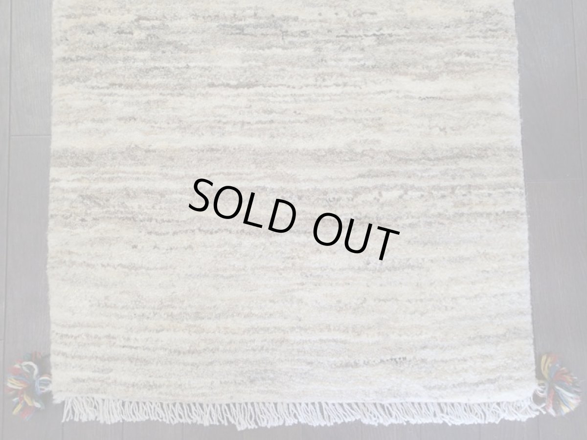 画像8: 新品 ペルシャ ギャッベ 玄関 マット 90cm サイズ 87 x 62 cm C111 肉厚 ウール ハンドメイド ギャベ 手織り トライバル ラグ 天然 敷物 カーペット 生成り クリーム 赤 動物 生命の樹 玄関ドアマットのアクセントに (8)