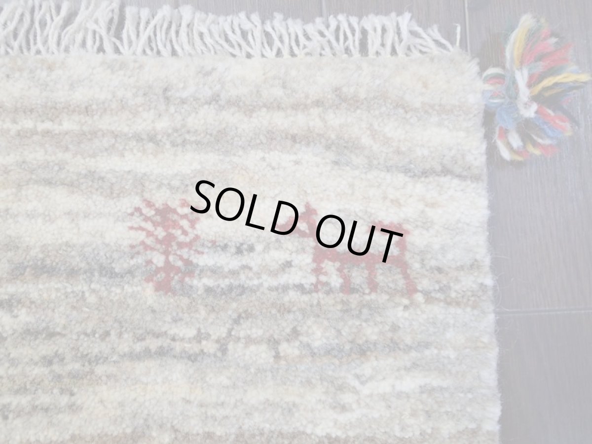 画像13: 新品 ペルシャ ギャッベ 玄関 マット 90cm サイズ 87 x 62 cm C111 肉厚 ウール ハンドメイド ギャベ 手織り トライバル ラグ 天然 敷物 カーペット 生成り クリーム 赤 動物 生命の樹 玄関ドアマットのアクセントに (13)