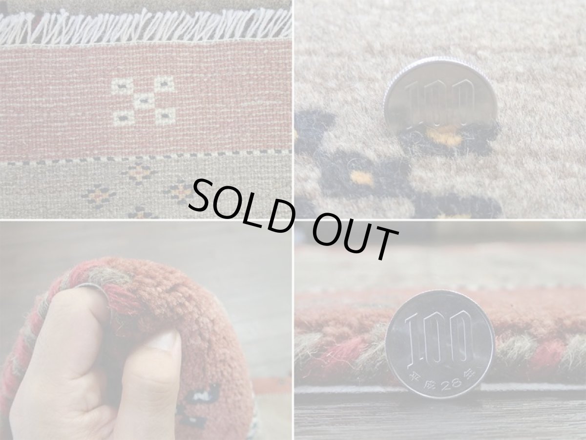 画像20: 新品 ペルシャ ギャッベ 玄関 マット 90cm サイズ 95 x 58 cm E101 肉厚 ウール ハンドメイド ギャベ 手織り トライバル ラグ 天然 敷物 カーペット 灰 茶 スモーキーピンク ラクダ 鹿 動物 生命の樹 玄関ドアマットのアクセントに (20)