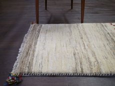 画像1: 新品 ペルシャ ギャッベ 玄関 マット 90cm サイズ 91 x 57 cm C110 肉厚 ウール ハンドメイド ギャベ 手織り トライバル ラグ 天然 敷物 カーペット 生成り クリーム 赤 動物 生命の樹 玄関ドアマットのアクセントに (1)