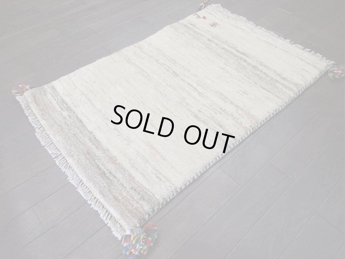 画像4: 新品 ペルシャ ギャッベ 玄関 マット 90cm サイズ 91 x 57 cm C110 肉厚 ウール ハンドメイド ギャベ 手織り トライバル ラグ 天然 敷物 カーペット 生成り クリーム 赤 動物 生命の樹 玄関ドアマットのアクセントに (4)