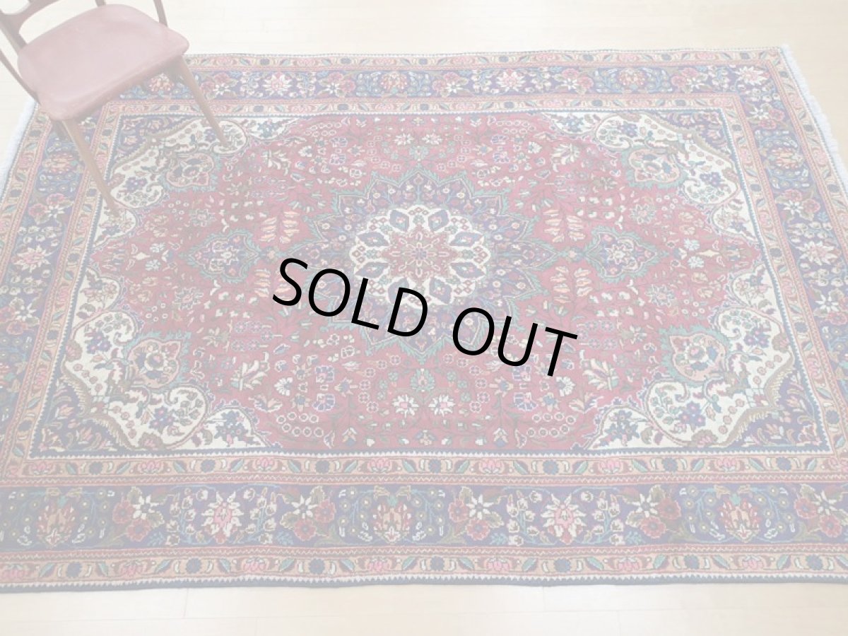 画像4: オールド ペルシャ 絨毯 タブリーズ リビング ダイニング 大判 3m 6畳 3人掛けソファ サイズ  300 x 205 cm z150 手織り トライバル ラグ 天然 ウール 敷物 マット カーペット 青 赤 メダリオン 草木 花 柄 ヴィンテージ ビンテージ OLD (4)