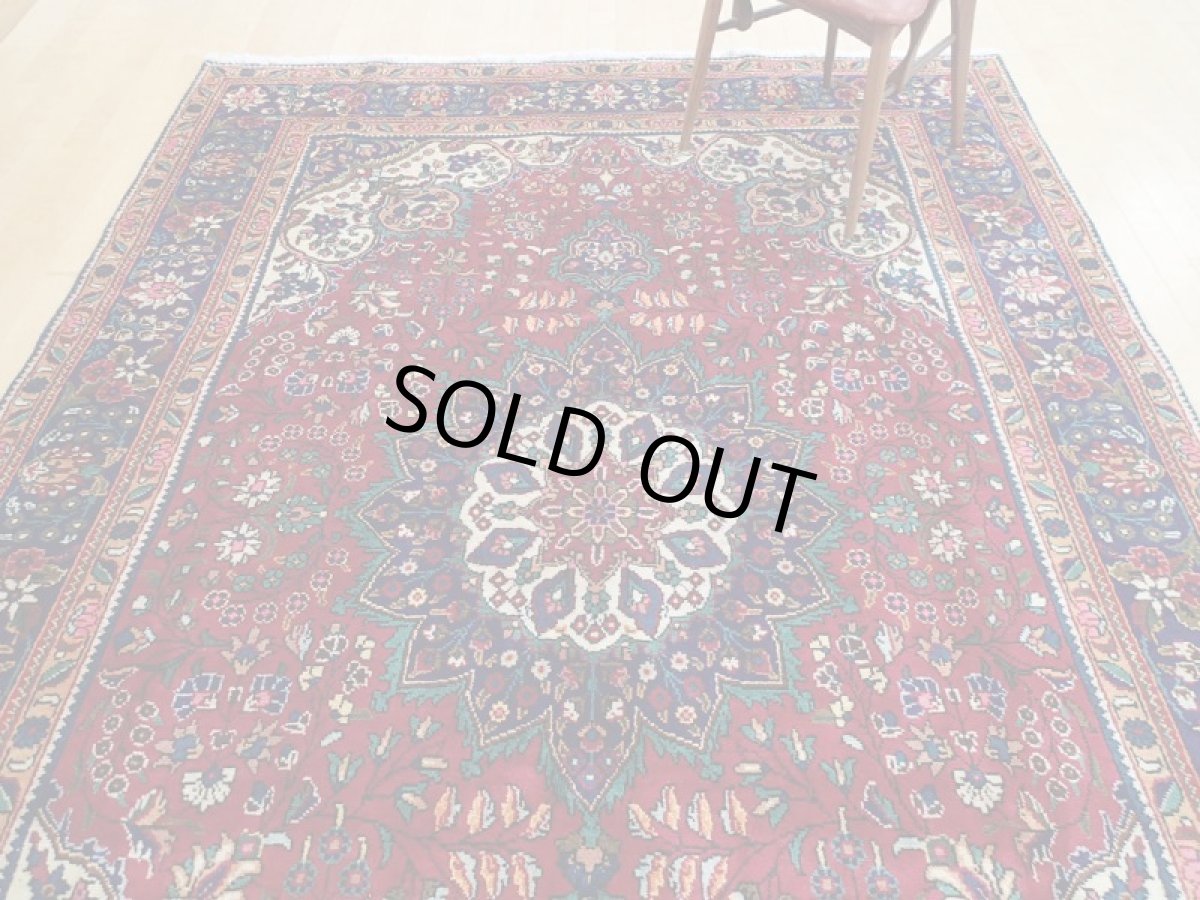 画像8: オールド ペルシャ 絨毯 タブリーズ リビング ダイニング 大判 3m 6畳 3人掛けソファ サイズ  300 x 205 cm z150 手織り トライバル ラグ 天然 ウール 敷物 マット カーペット 青 赤 メダリオン 草木 花 柄 ヴィンテージ ビンテージ OLD (8)