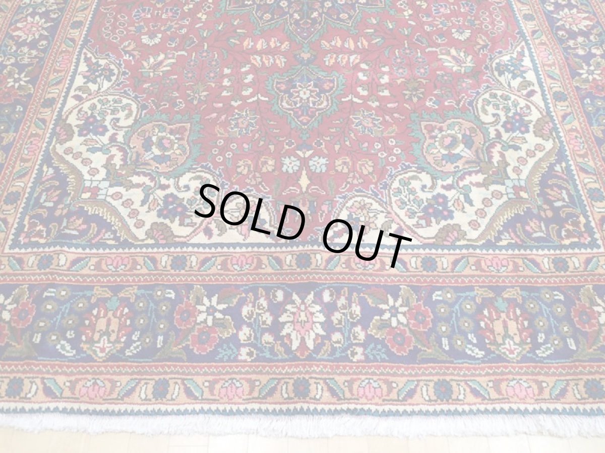 画像9: オールド ペルシャ 絨毯 タブリーズ リビング ダイニング 大判 3m 6畳 3人掛けソファ サイズ  300 x 205 cm z150 手織り トライバル ラグ 天然 ウール 敷物 マット カーペット 青 赤 メダリオン 草木 花 柄 ヴィンテージ ビンテージ OLD (9)