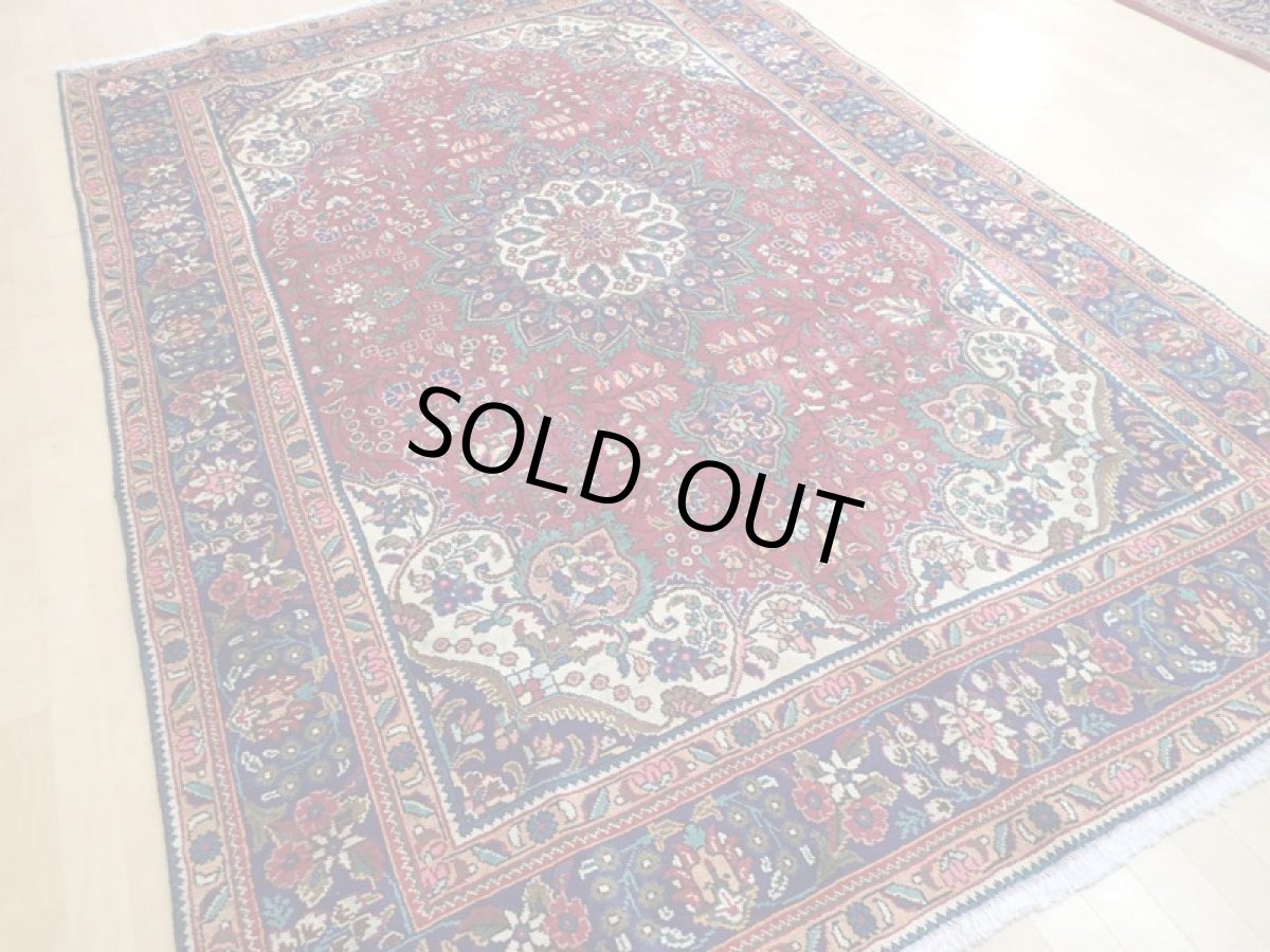 画像6: オールド ペルシャ 絨毯 タブリーズ リビング ダイニング 大判 3m 6畳 3人掛けソファ サイズ  300 x 205 cm z150 手織り トライバル ラグ 天然 ウール 敷物 マット カーペット 青 赤 メダリオン 草木 花 柄 ヴィンテージ ビンテージ OLD (6)