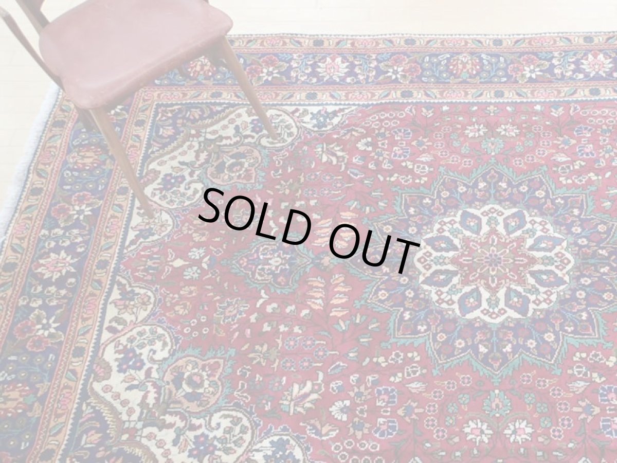 画像2: オールド ペルシャ 絨毯 タブリーズ リビング ダイニング 大判 3m 6畳 3人掛けソファ サイズ  300 x 205 cm z150 手織り トライバル ラグ 天然 ウール 敷物 マット カーペット 青 赤 メダリオン 草木 花 柄 ヴィンテージ ビンテージ OLD (2)