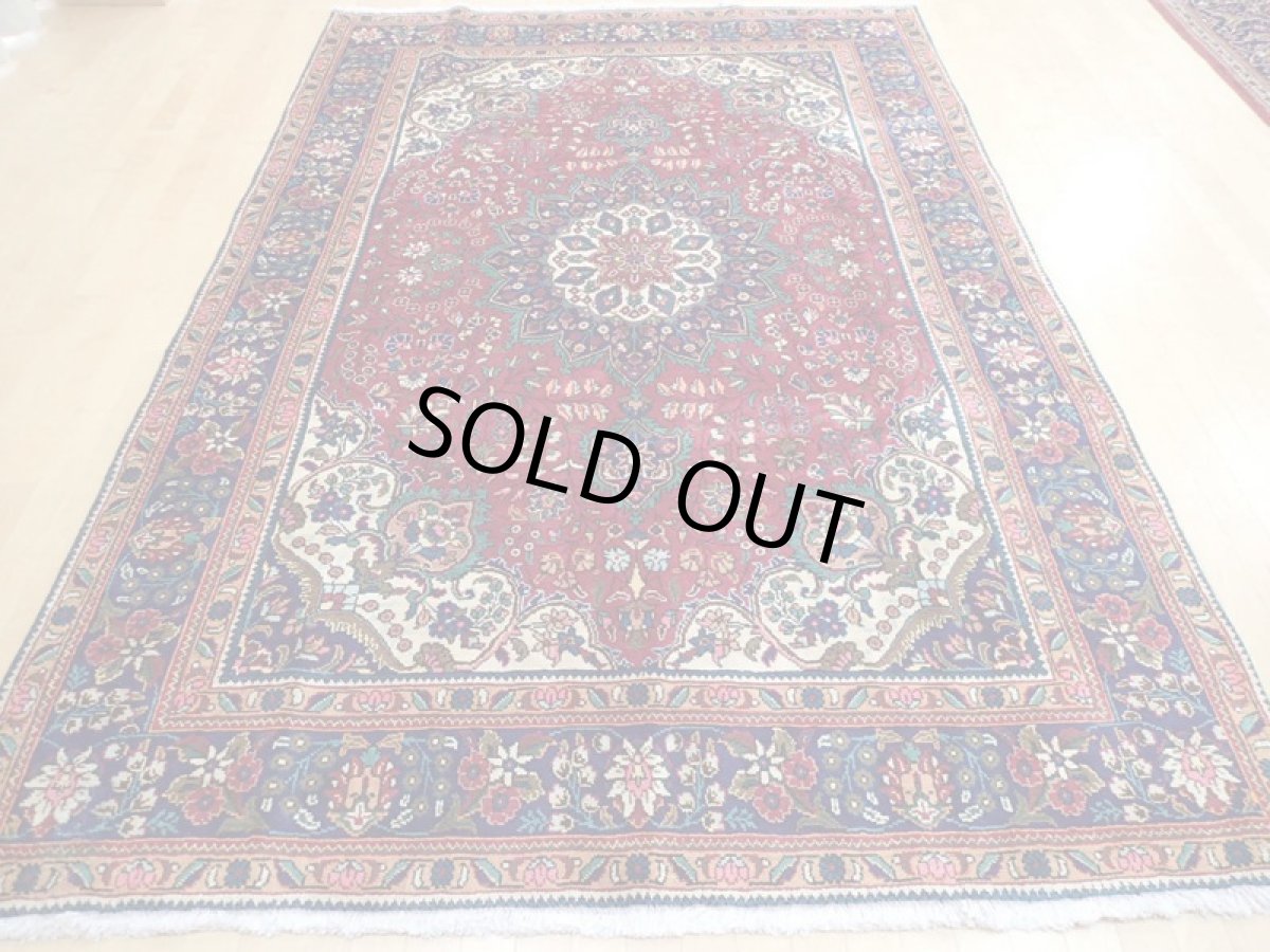 画像5: オールド ペルシャ 絨毯 タブリーズ リビング ダイニング 大判 3m 6畳 3人掛けソファ サイズ  300 x 205 cm z150 手織り トライバル ラグ 天然 ウール 敷物 マット カーペット 青 赤 メダリオン 草木 花 柄 ヴィンテージ ビンテージ OLD (5)