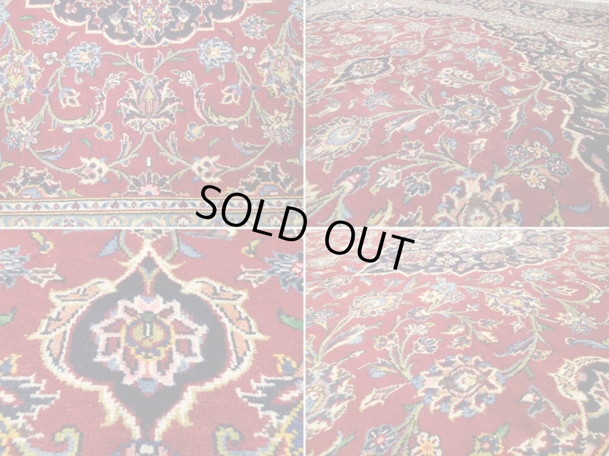 画像15: 美品 オールド ペルシャ 絨毯 カシャーン リビング ダイニング 大判 3m 6畳 3人掛けソファ サイズ  306 x 200 cm z108 手織り トライバル ラグ 天然 ウール 敷物 マット カーペット 青 生成り 赤 アラベスク 草木 花 柄 ヴィンテージ ビンテージ OLD 工房名入り (15)