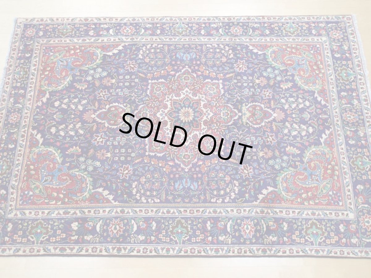 画像3: 良品 オールド ペルシャ 絨毯 タブリーズ リビング ダイニング 大判 3m 6畳 3人掛けソファ サイズ  305 x 205 cm z156 手織り トライバル ラグ 天然 ウール 敷物 マット カーペット 青 メダリオン 草木 花 柄 ヴィンテージ ビンテージ OLD (3)