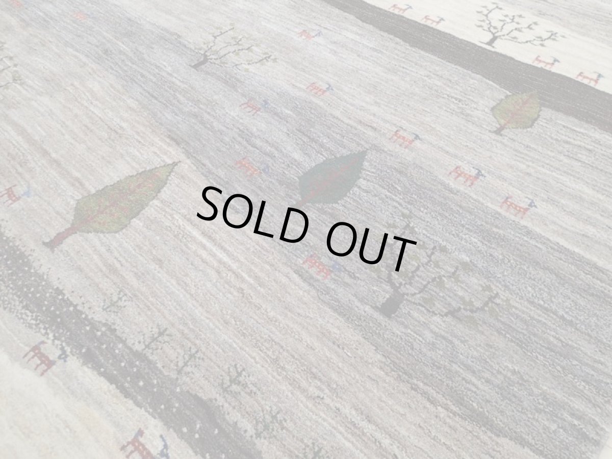 画像9: 新品 ペルシャ ギャッベ 2.5m リビング ダイニング 3帖 3人掛けソファ サイズ 250 x 210 cm n3 ハンドメイド ギャベ 手織り トライバル ラグ 天然 ウール 敷物 マット カーペット クリーム 茶 灰 動物 鹿 風景 (9)