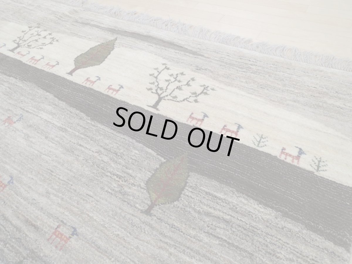 画像8: 新品 ペルシャ ギャッベ 2.5m リビング ダイニング 3帖 3人掛けソファ サイズ 250 x 210 cm n3 ハンドメイド ギャベ 手織り トライバル ラグ 天然 ウール 敷物 マット カーペット クリーム 茶 灰 動物 鹿 風景 (8)