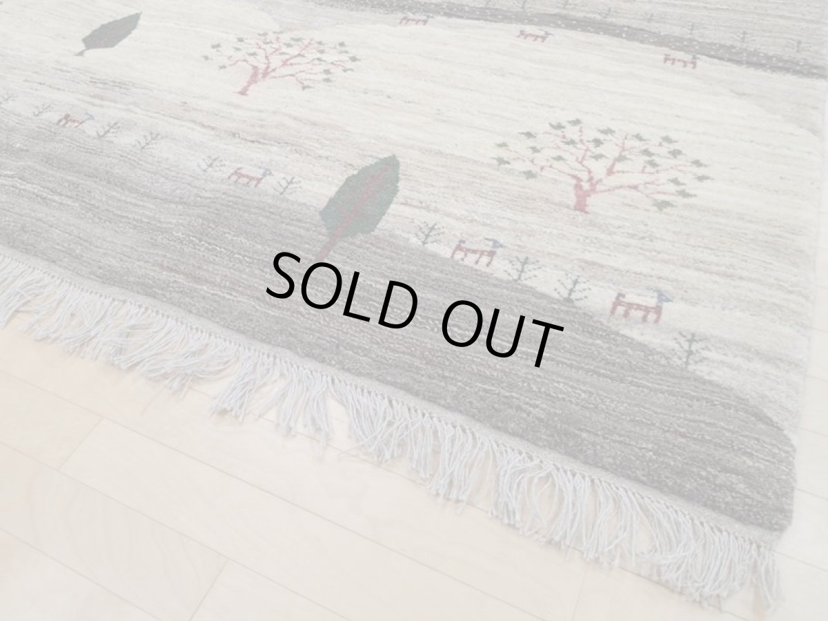 画像11: 新品 ペルシャ ギャッベ 2.5m リビング ダイニング 3帖 3人掛けソファ サイズ 250 x 210 cm n3 ハンドメイド ギャベ 手織り トライバル ラグ 天然 ウール 敷物 マット カーペット クリーム 茶 灰 動物 鹿 風景 (11)