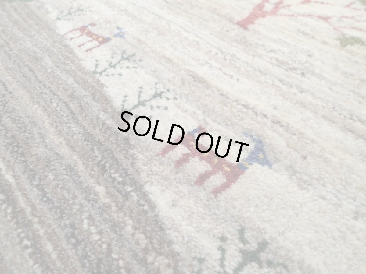 画像12: 新品 ペルシャ ギャッベ 2.5m リビング ダイニング 3帖 3人掛けソファ サイズ 250 x 210 cm n3 ハンドメイド ギャベ 手織り トライバル ラグ 天然 ウール 敷物 マット カーペット クリーム 茶 灰 動物 鹿 風景 (12)