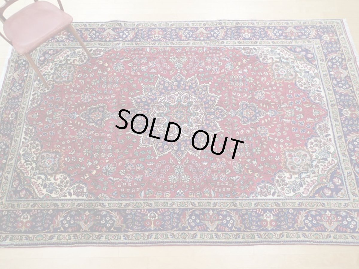 画像4: 良品 オールド ペルシャ 絨毯 タブリーズ リビング ダイニング 大判 3m 6畳 3人掛けソファ サイズ  310 x 205 cm z122 手織り トライバル ラグ 天然 ウール 敷物 マット カーペット 赤 メダリオン 草木 花 柄 ヴィンテージ ビンテージ OLD (4)