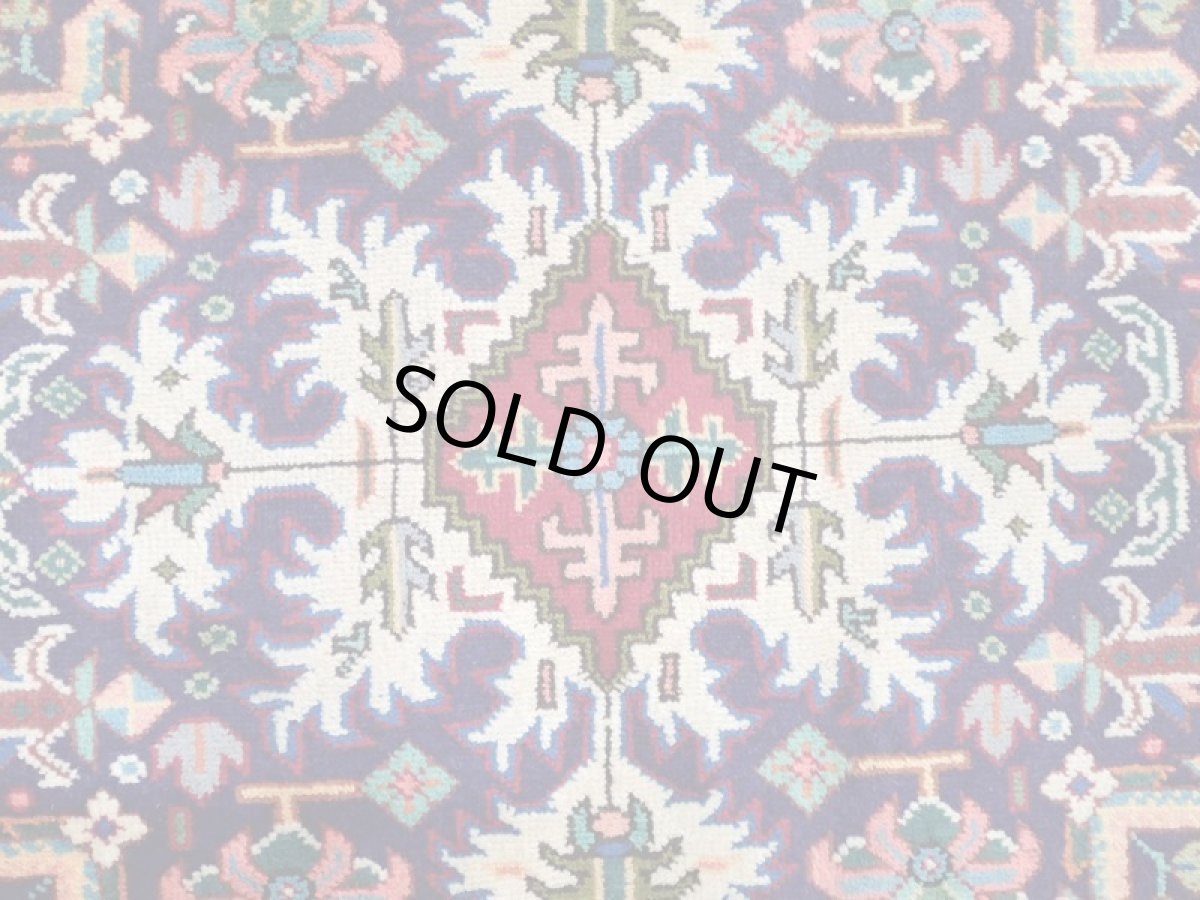 画像11: 良品 オールド ペルシャ 絨毯 タブリーズ リビング ダイニング 大判 3.5m 6畳 3人掛けソファ サイズ  340 x 245 cm z132 手織り トライバル ラグ 天然 ウール 敷物 マット カーペット 赤 メダリオン 草木 花 柄 ヴィンテージ ビンテージ OLD (11)