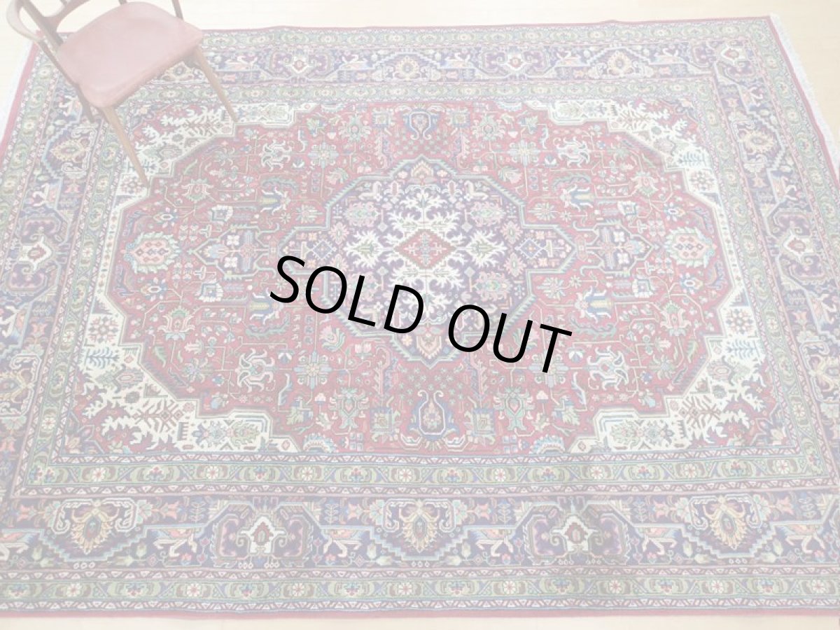 画像3: 良品 オールド ペルシャ 絨毯 タブリーズ リビング ダイニング 大判 3.5m 6畳 3人掛けソファ サイズ  340 x 245 cm z132 手織り トライバル ラグ 天然 ウール 敷物 マット カーペット 赤 メダリオン 草木 花 柄 ヴィンテージ ビンテージ OLD (3)