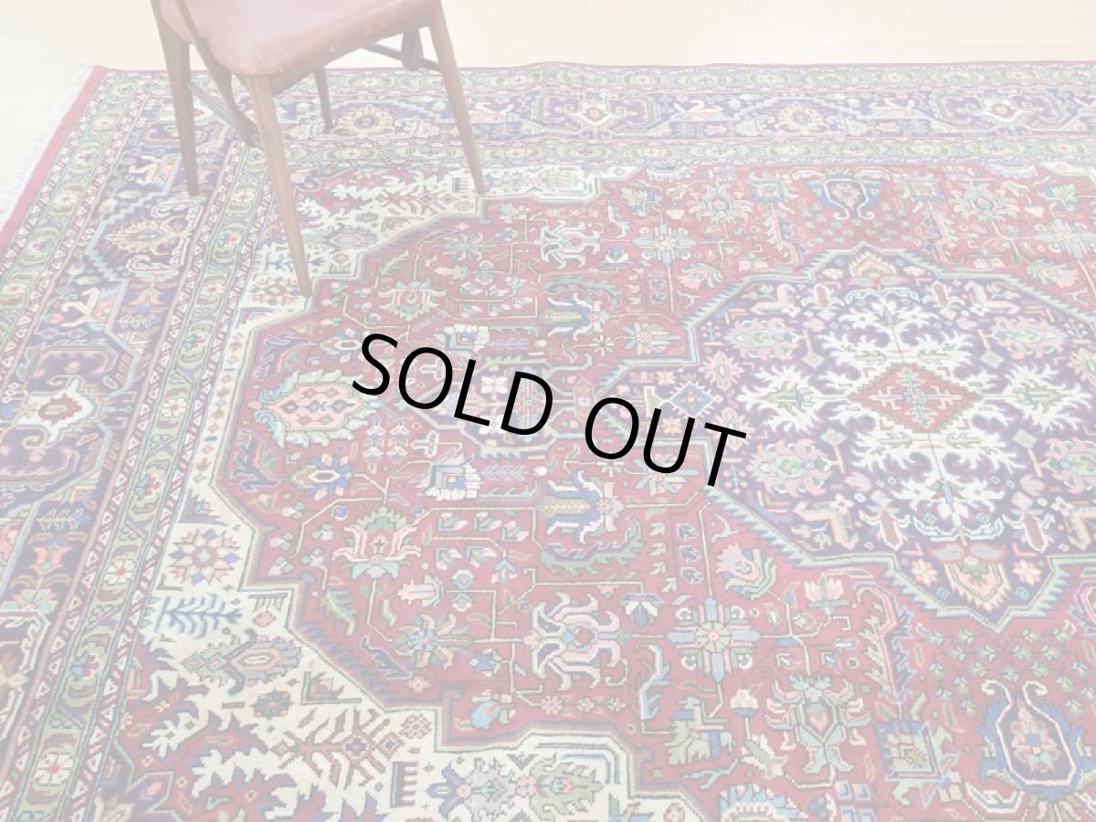 画像2: 良品 オールド ペルシャ 絨毯 タブリーズ リビング ダイニング 大判 3.5m 6畳 3人掛けソファ サイズ  340 x 245 cm z132 手織り トライバル ラグ 天然 ウール 敷物 マット カーペット 赤 メダリオン 草木 花 柄 ヴィンテージ ビンテージ OLD (2)