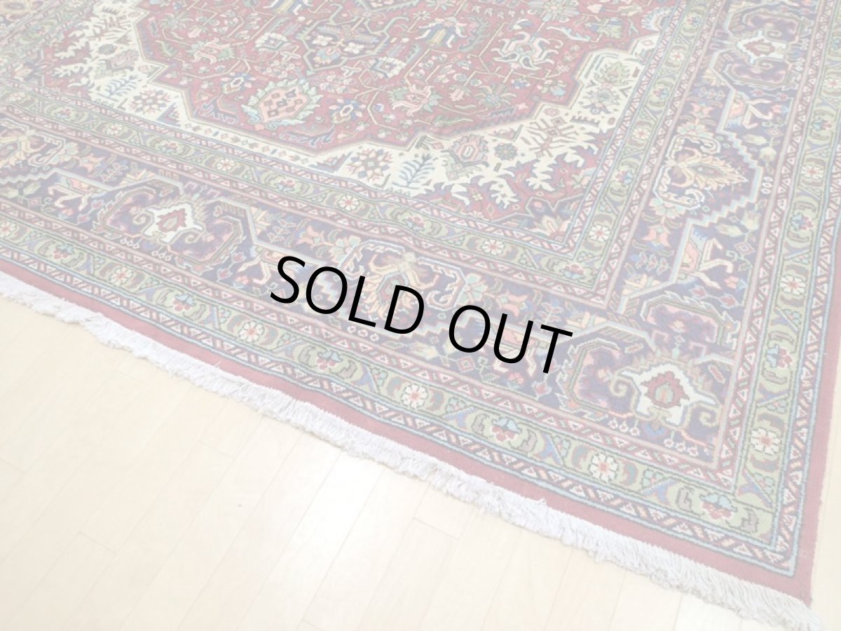 画像10: 良品 オールド ペルシャ 絨毯 タブリーズ リビング ダイニング 大判 3.5m 6畳 3人掛けソファ サイズ  340 x 245 cm z132 手織り トライバル ラグ 天然 ウール 敷物 マット カーペット 赤 メダリオン 草木 花 柄 ヴィンテージ ビンテージ OLD (10)