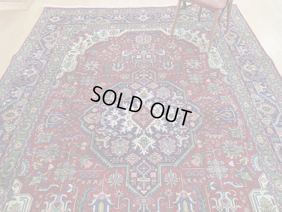 画像6: 良品 オールド ペルシャ 絨毯 タブリーズ リビング ダイニング 大判 3.5m 6畳 3人掛けソファ サイズ  340 x 245 cm z132 手織り トライバル ラグ 天然 ウール 敷物 マット カーペット 赤 メダリオン 草木 花 柄 ヴィンテージ ビンテージ OLD (6)