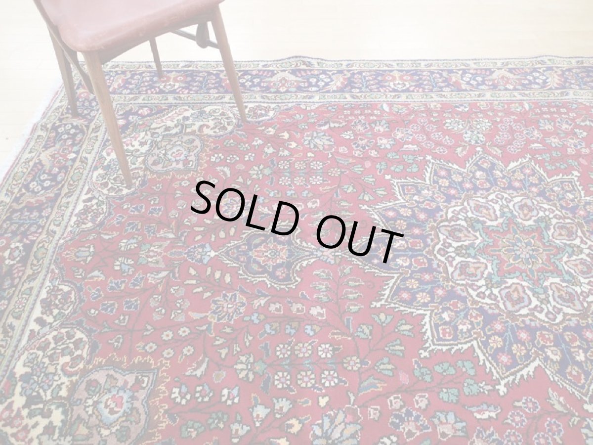 画像2: 良品 オールド ペルシャ 絨毯 タブリーズ リビング ダイニング 大判 3m 6畳 3人掛けソファ サイズ  310 x 205 cm z122 手織り トライバル ラグ 天然 ウール 敷物 マット カーペット 赤 メダリオン 草木 花 柄 ヴィンテージ ビンテージ OLD (2)